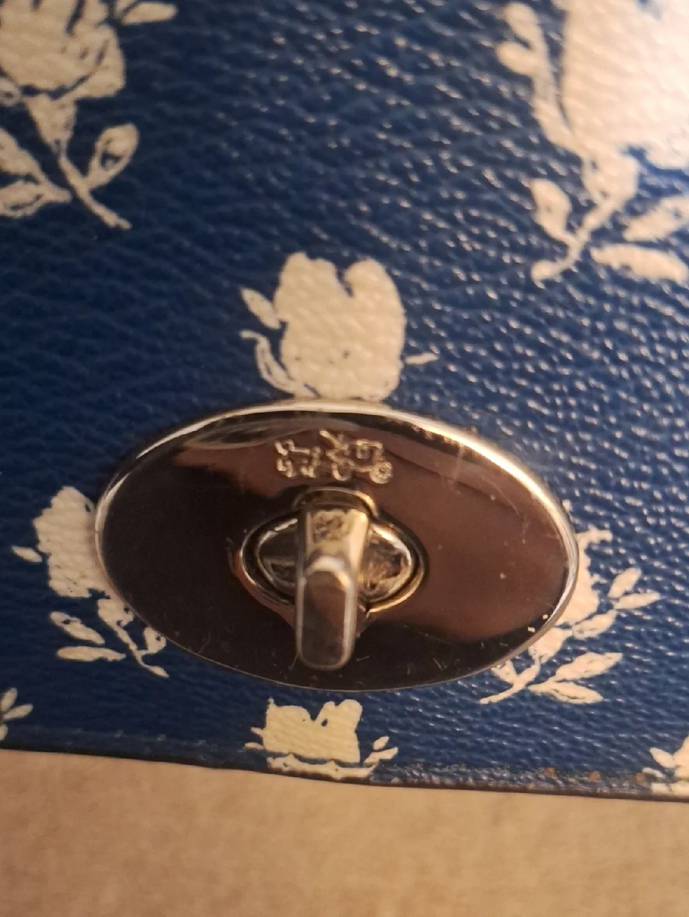 Flawed Coach Badlands Floral Wallet On Chain